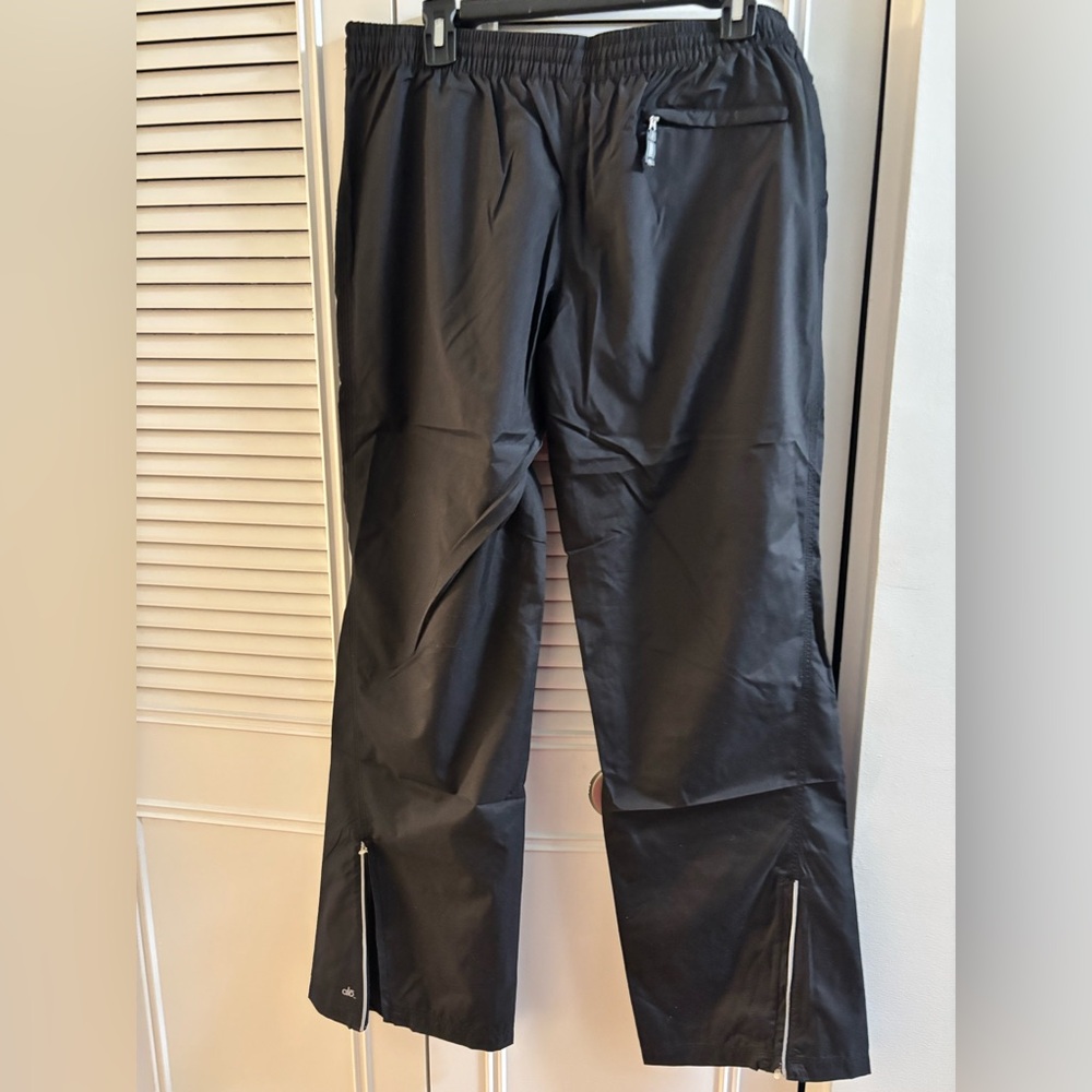 Unisex Alo water resistant track pants Sz Large-0221